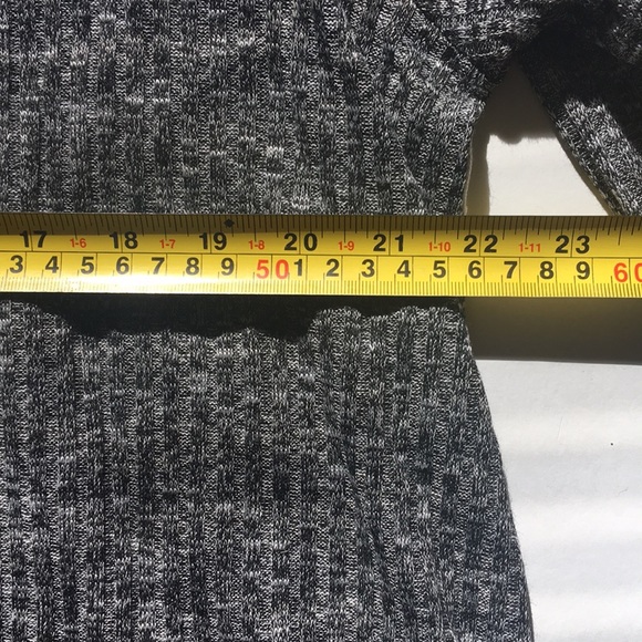 In Every Story...2X Grey 3/4 Sleeve checkered back - Picture 4 of 5